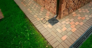 Отмостка вокруг дома цена за м2 работа - залить отмостку в Новомосковске по выгодной стоимости от 1339 руб/м2